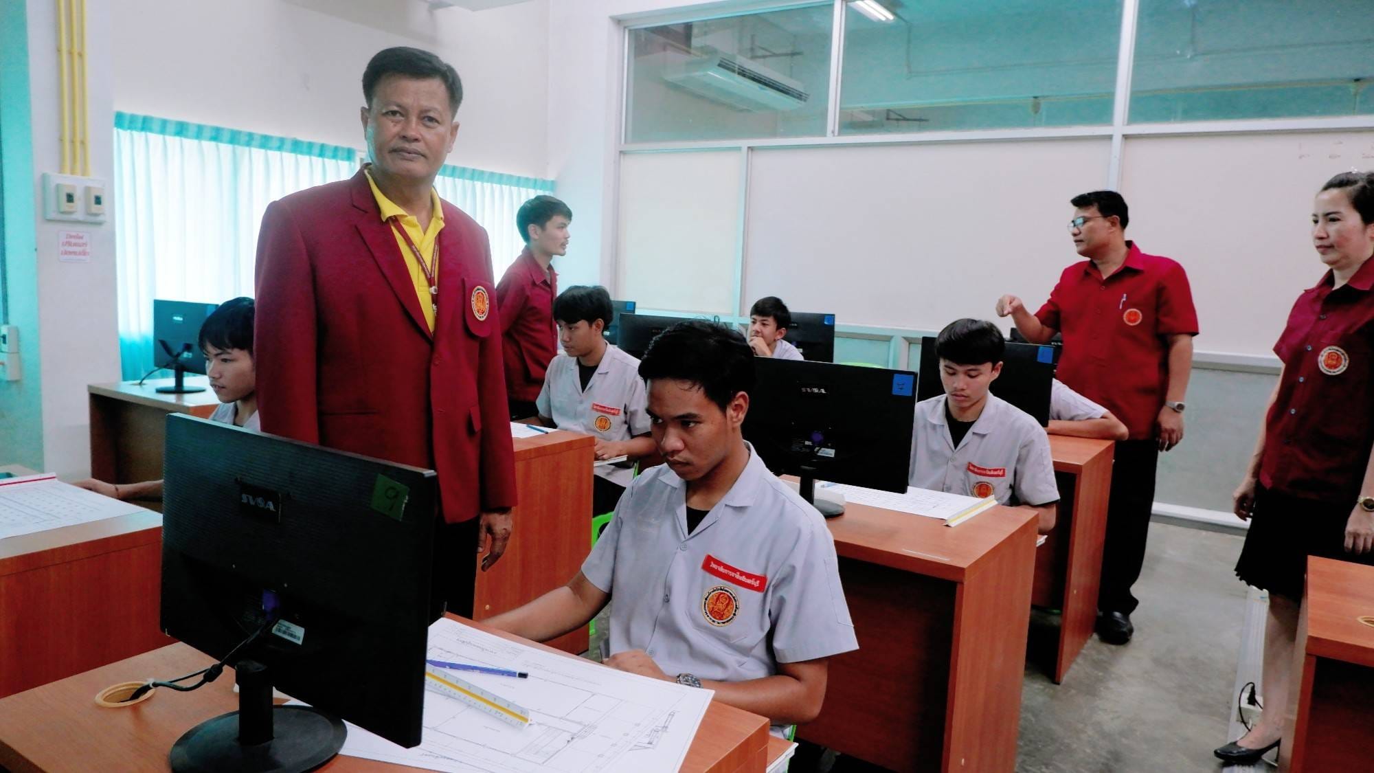 คณะผู้บริหารวิทยาลัยการอาชีพอินทร์บุรี ตรวจเยี่ยมให้กำลังใจนักเรียนนักศึกษาแผนกวิชาช่างไฟฟ้ากำลัง ระดับชั้น ปวช. และระดับชั้น ปวส.ในการแข่งขันทักษะวิชาชีพและทักษะพื้นฐาน ระดับสถานศึกษา ประจำปีการศึกษา 2566