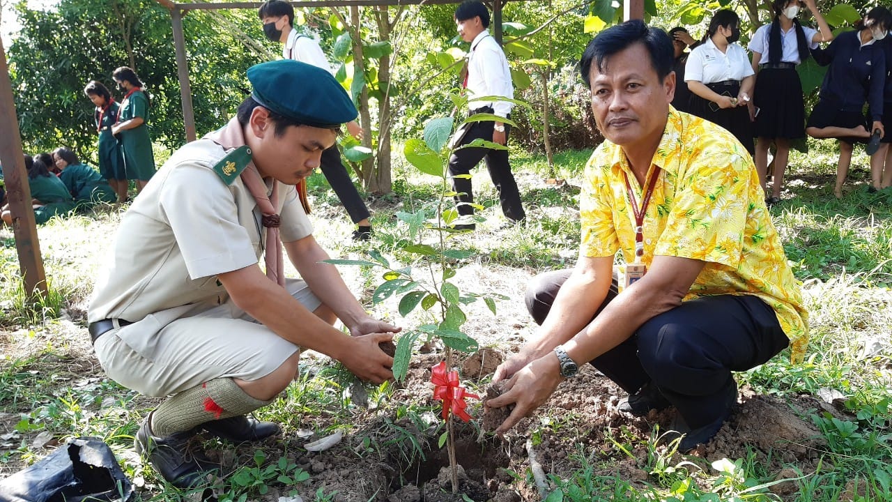 กิจกรรมนักเรียนนักศึกษา โครงการปลูกต้นไม้ วันพฤหัสบดีที่ 1 มิถุนายน 2566